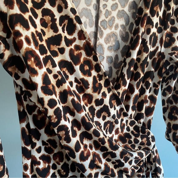 🇨🇦 Reitman's leopard print wrap dress, soft and stretchy fabric, women's size M - Picture 9 of 10